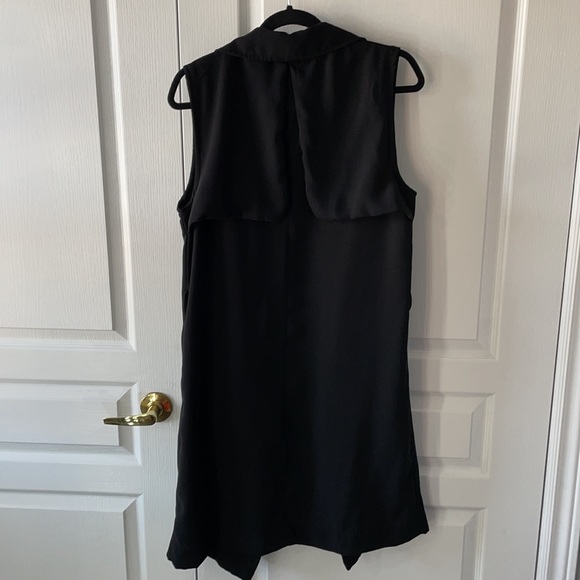 **BLOWOUT SALE $20 OR LESS** Super cute tunic vest - Picture 2 of 2